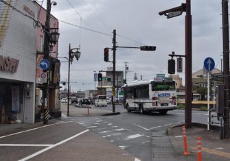 「駅からオレンジ色のアルスの小路まで」②　まっさん